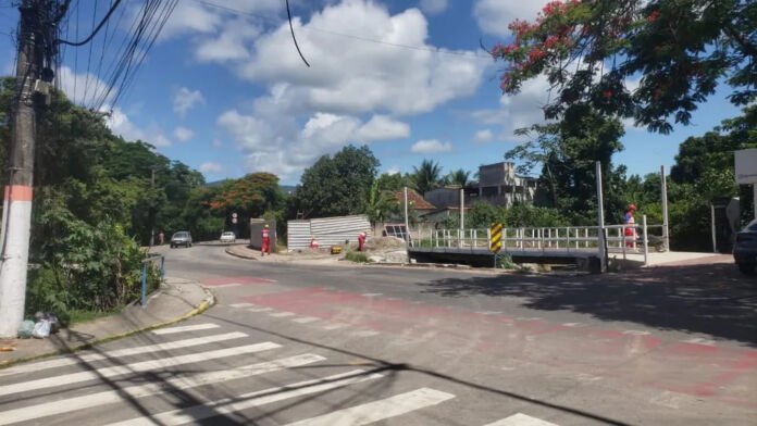 transito-no-bairro-mumbuca-em-marica-sofre-alteracoes-para-construcao-de-uma-nova-ponte-no-local