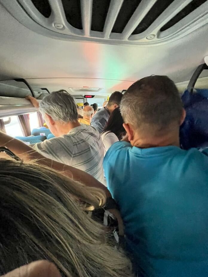 Denúncias referentes as lotações nas linhas de ônibus da Viação Nossa Senhora do Amparo (VNS Amparo)