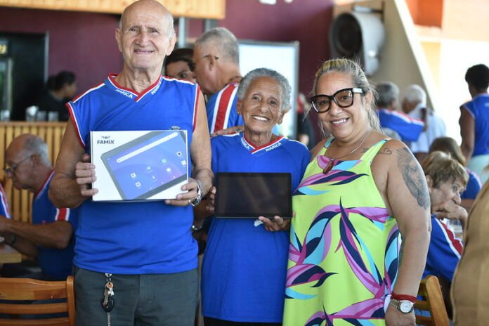 Para celebrar o Dia Internacional do Idoso, comemorado no último domingo (1/10), a Prefeitura de Maricá, por meio da Secretaria de Educação, reuniu nesta quarta-feira (04/10) os 38 alunos da recém-criada Escola Municipal para Idosos Milton Felipe Muniz