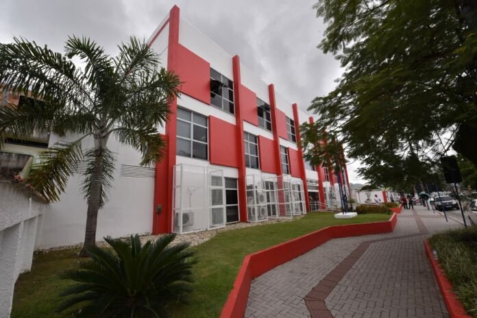 Criado em 10 de agosto de 2023, a lei municipal de número 3.357, conhecido como programa Auxílio Cuidar