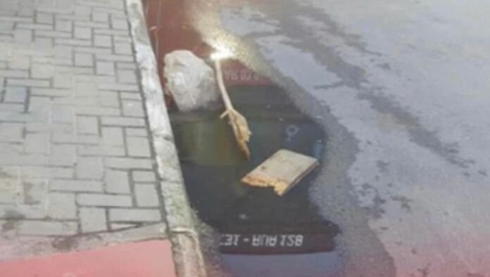 Na tarde desta quarta-feira (18/10) moradores do bairro de Itapeba denunciaram mais um descaso na localidade