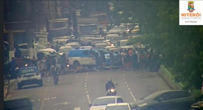 Os municípios de Maricá, Niterói e São Gonçalo registraram diversos pontos de protestos contra Enel