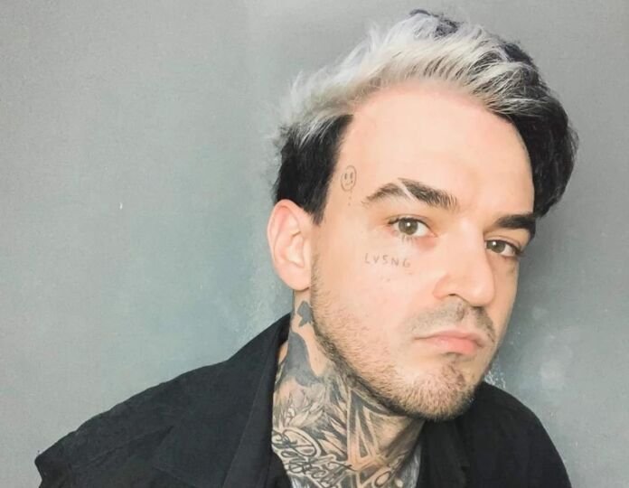 Aos 37 anos de idade, o youtuber PC Siqueira, foi encontrado morto dentro do seu apartamento na zona sul de São Paulo.