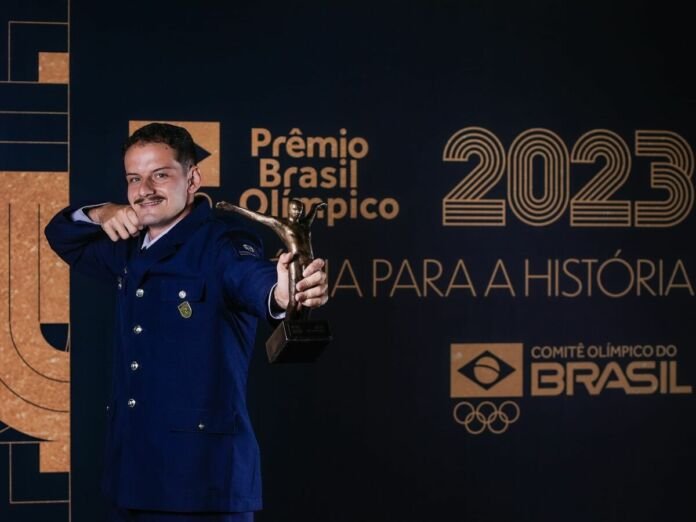 Ninguém para Marcus D'Almeida! O jovem arqueiro conquistou mais um título, desta vez foi eleito o atleta do ano recebendo o Troféu Rei Pelé.