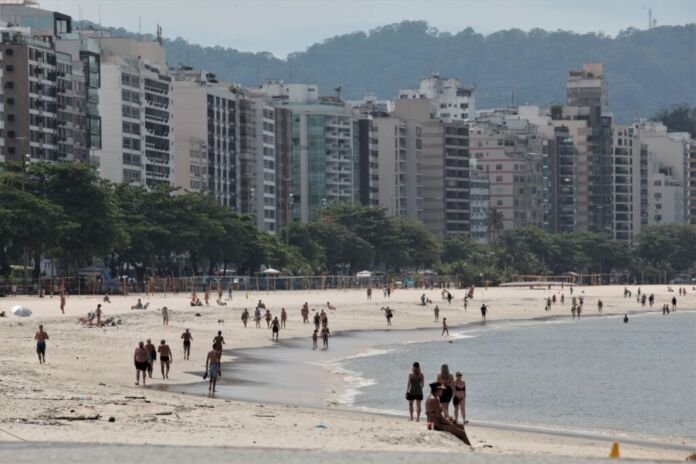 Entre os dias 12 e 16 de fevereiro, a Praia de Icaraí será palco de uma competição gratuita de Beach Soccer, com apoio da Prefeitura de Niterói, por meio da Secretaria Municipal de Esporte e Lazer (SMEL), em parceria com a Confederação de Beach Soccer do Brasil.