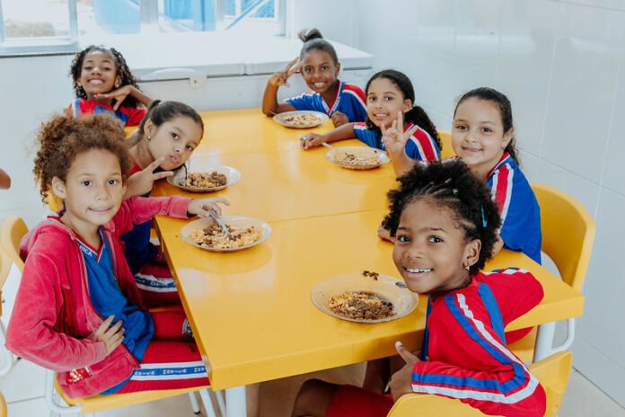 A Prefeitura de Maricá, por meio da Secretaria de Educação, avalia a inclusão de um novo item saudável e acessível na merenda escolar