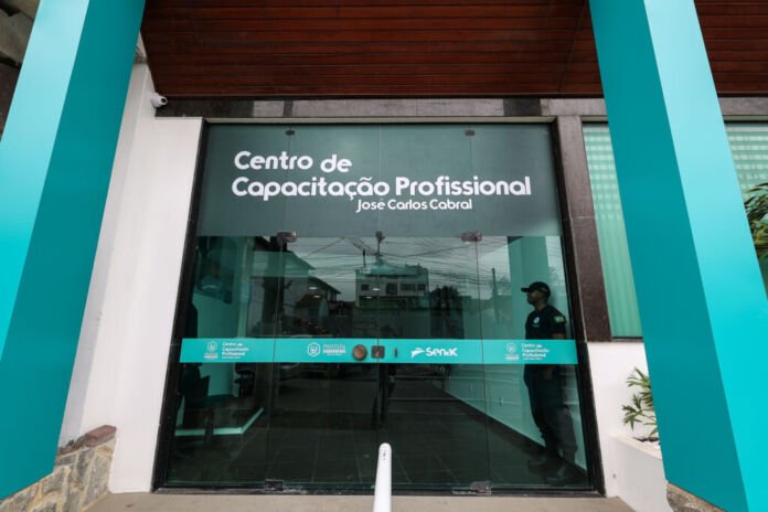 Centro de Capacitação Profissional José Carlos Cabral A Prefeitura de Saquarema, por meio da Secretaria Municipal de Desenvolvimento Social, e em parceria com o Serviço Nacional de Aprendizagem Comercial – SENAC, está oferecendo um curso gratuito