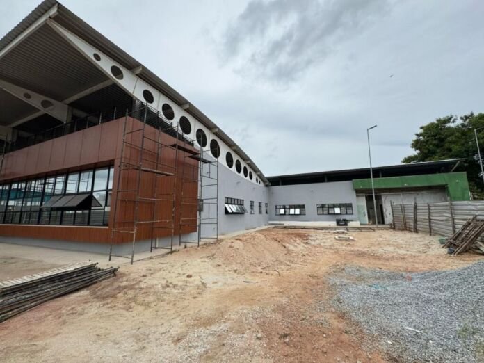 As obras do novo Centro de Especialidades Odontológicas – CEO, que está sendo construído pela Prefeitura de Saquarema, como parte integrante do complexo da Cidade da Saúde, para o atendimento da saúde bucal da população saquaremense, seguem avançando.