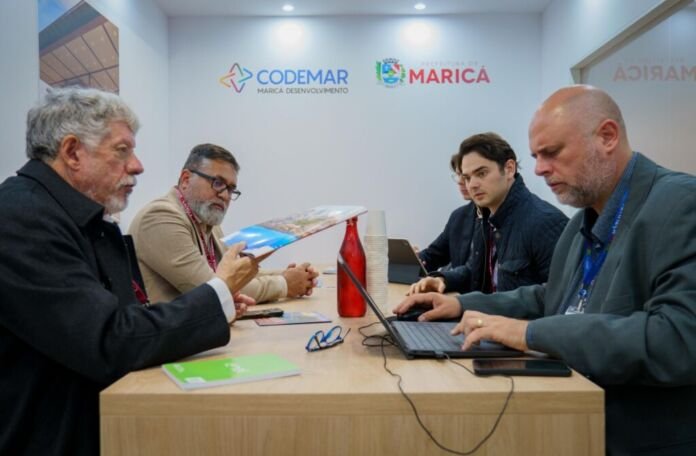 O estande de Maricá no Mipim 2025, considerada a principal feira do ramo imobiliário do planeta, recebeu no primeiro dia mais de 100 visitantes - a maioria possíveis investidores – interessados em conhecer os projetos apresentados pela cidade.