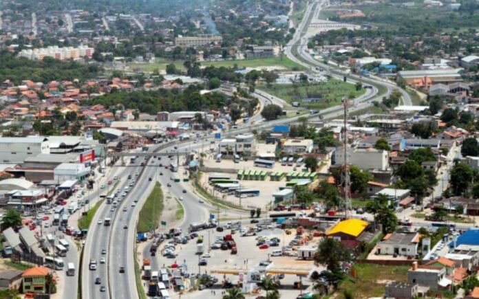 Interlocutor da Prefeitura de Itaboraí junto ao Governo do Estado, o vice-presidente da Assembleia Legislativa do Rio (Alerj), deputado Guilherme Delaroli (PL), apresentou projetos elaborados pela equipe técnica do prefeito Marcelo Delaroli (PL) ao secretário estadual das Cidades, Douglas Ruas (PL).