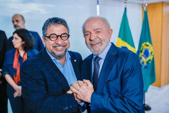 Após criticar Edinho Silva, candidato à presidência do PT (Partido dos Trabalhadores), Washington Quaquá, prefeito de Maricá, decidiu entrar na disputa e irá concorrer à presidência do partido.