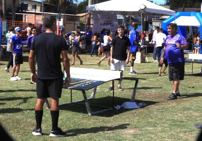 a primeira edição da Caravana do Esporte 2025, no campo do Bairro da Amizade.