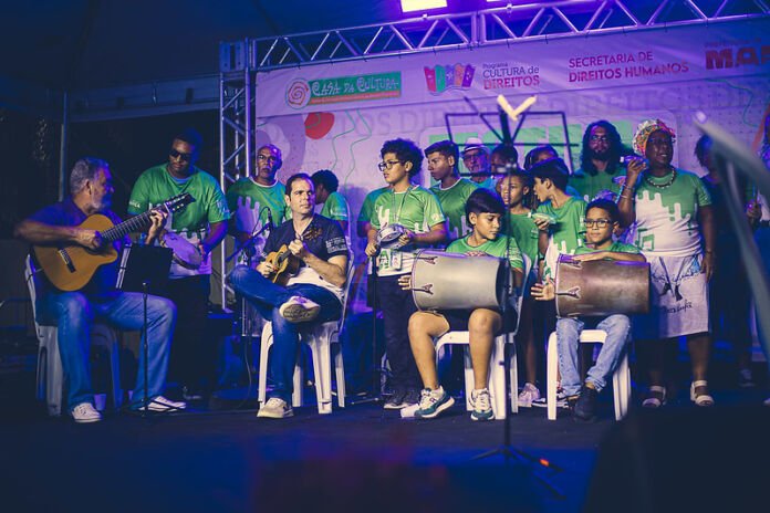 A Prefeitura de Maricá, por meio da Secretaria de Direitos Humanos, realizou no sábado (26/04) o Festival Cultura de Direitos, na Praça Orlando de Barros Pimentel, no Centro.
