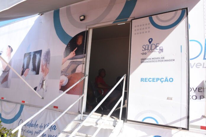 A Prefeitura de Maricá, por meio da Secretaria de Saúde, levará nesta quinta-feira (01/05), das 8h às 16h, o Caminhão da Saúde à orla do Parque Nanci, onde serão oferecidos 200 exames gratuitos à população, entre ultrassonografias, densitometrias ósseas, eletrocardiogramas e mamografias.