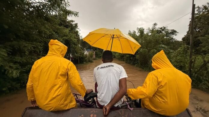 WhatsApp Image 2025-04-05 at 17.23.30 Mesmo com registros de quase 200mm de chuva em diversas regiões do município nas últimas 24h, as ações preventivas realizadas pela Prefeitura de Magé ajudaram a reduzir significativamente os impactos das enchentes que atingem a cidade.