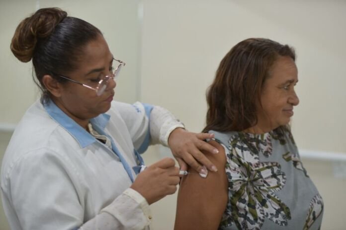 A Prefeitura de Maricá, por meio da Secretaria de Políticas para a Terceira Idade, ofereceu o último dia de vacinação contra a gripe na Casa do Idoso.