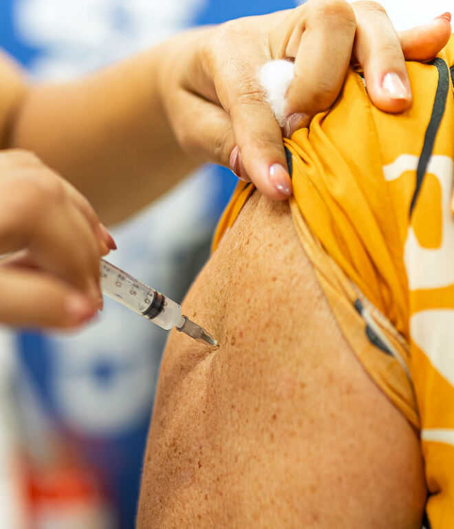 A Prefeitura de Maricá, por meio da Secretaria de Saúde, vacinou 1.582 pessoas neste sábado (10/05), quando foi realizado o Dia “D” de Vacinação contra a Influenza