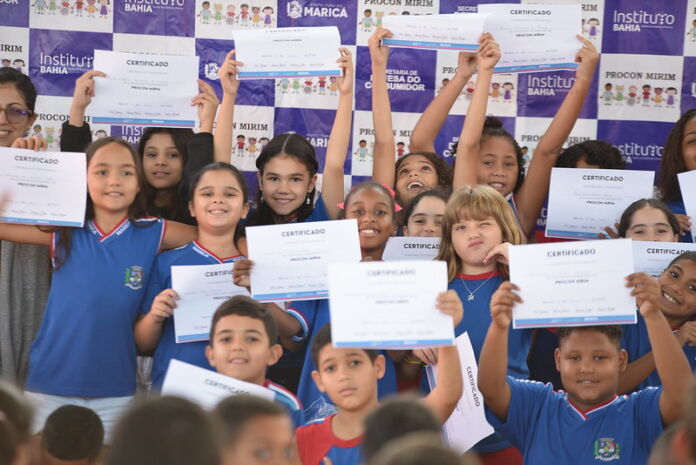 A Prefeitura de Maricá, por meio da Secretaria de Defesa do Consumidor, promoveu nesta terça-feira (13/05) a formatura de mais uma turma do projeto ‘Procon Mirim.