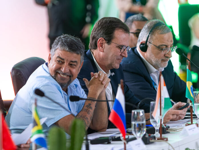 O Prefeito de Maricá, Washington Quaquá, foi eleito por unanimidade, nesta terça-feira (27/05), presidente da Associação de Cidades e Municípios dos BRICS+ e vai liderar a articulação de governos locais em âmbito internacional.
