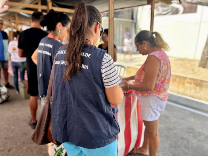 A Prefeitura de Maricá, por meio da Secretaria de Saúde, orienta a população sobre a importância de denunciar possíveis irregularidades em estabelecimentos comerciais da cidade à Vigilância Sanitária