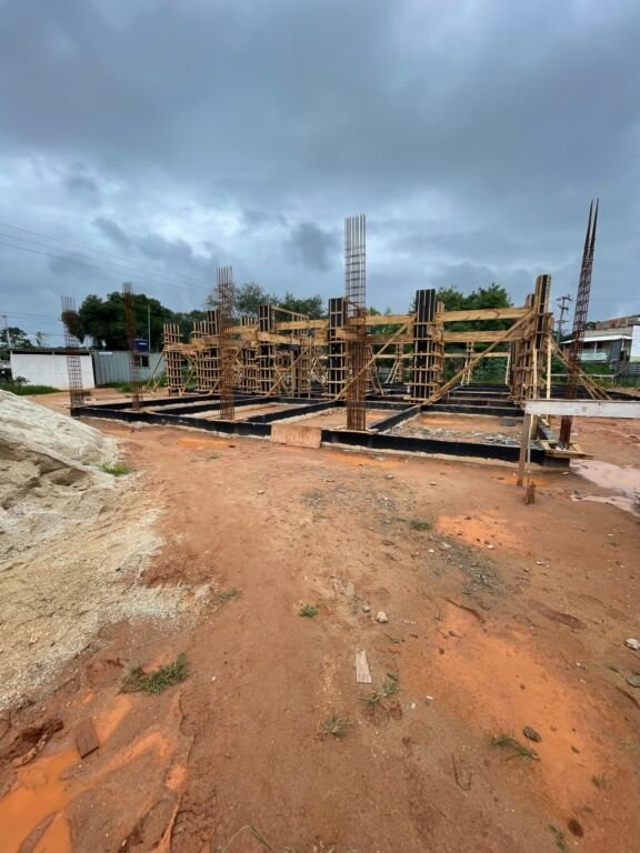 Um dos maiores investimentos da Prefeitura de Saquarema na área de infraestrutura da educação, os complexos educacionais já estão tomando forma em diversos bairros da cidade e um deles está sendo construído no bairro de Bonsucesso.