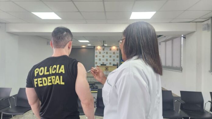 A Prefeitura de Niterói inicia uma nova fase da campanha de vacinação contra gripe e sarampo, voltada exclusivamente para os profissionais dos órgãos de segurança pública que atuam na cidade e seus familiares.