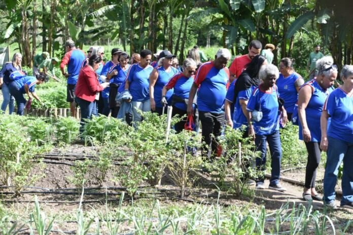 A Prefeitura de Maricá, por meio da Secretaria de Educação, proporcionou aos alunos da Escola Municipal do Idoso, de Itaipuaçu, e bolsistas do Passaporte Universitário momentos inesquecíveis na manhã desta quarta-feira (30/04).