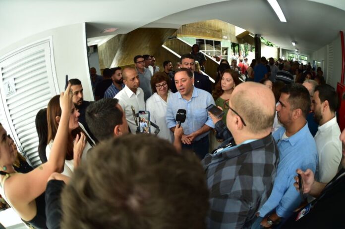 O prefeito de Niterói, Rodrigo Neves, inaugurou nesta terça-feira (13) a obra do novo Laboratório Miguelote Viana, que teve sua capacidade ampliada e poderá realizar cerca de 500 mil exames por mês.