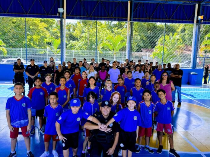 A Prefeitura de Maricá, por meio da Secretaria de Segurança Cidadã em parceria com a pasta de Educação, lançou o projeto “Guarda Mirim”, voltado à formação cidadã de crianças da rede pública municipal.