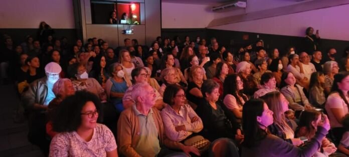 2 - Plateia Mário Lago O Teatro Mário Lago apresenta na próxima sexta-feira, dia 27 de junho, às 20h, o espetáculo “Histórias de Mulheres”.
