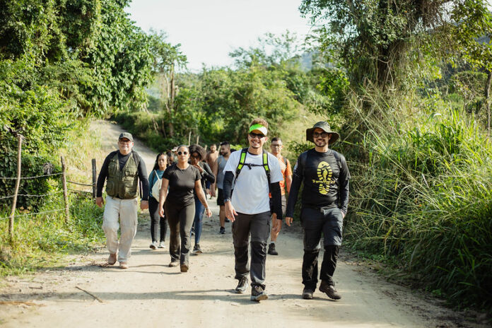 A Prefeitura de Maricá, por meio da Secretaria de Meio Ambiente e Sustentabilidade, promoveu neste domingo (08/06) uma trilha ecológica e interpretativa na Área de Proteção Ambiental (APA) Serras de Maricá, localizada no bairro Silvado