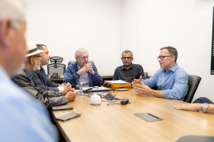 A Prefeitura de Maricá quer aproveitar o crescimento da exportação de gado vivo no Brasil para trazer a atividade para a cidade.