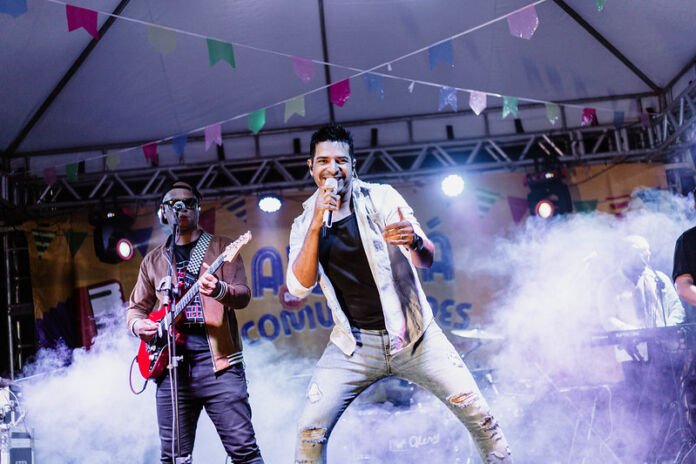 A Prefeitura de Maricá, por meio da Secretaria Especial de Promoção das Comunidades e do Minha Casa, Minha Vida, esquentou o coração dos moradores de MCMV de Itaipuaçu na noite desta sexta-feira (20/06)