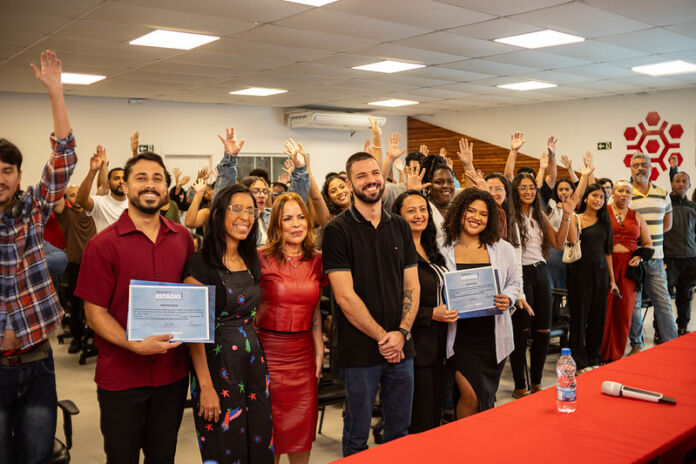 A Prefeitura de Maricá, por meio da Secretaria de Trabalho e Emprego, entregou nesta sexta-feira (27/06) 100 certificados aos estudantes do Programa de Incentivo ao Estágio.