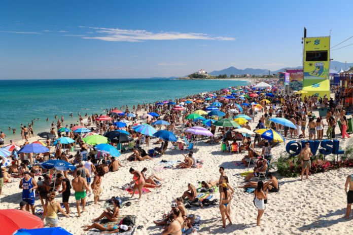 Imagem Com a cidade movimentada pela etapa brasileira do Campeonato Mundial de Surf (WSL), a segurança nas praias de Saquarema ganha atenção redobrada para garantir a tranquilidade de moradores, visitantes e atletas.