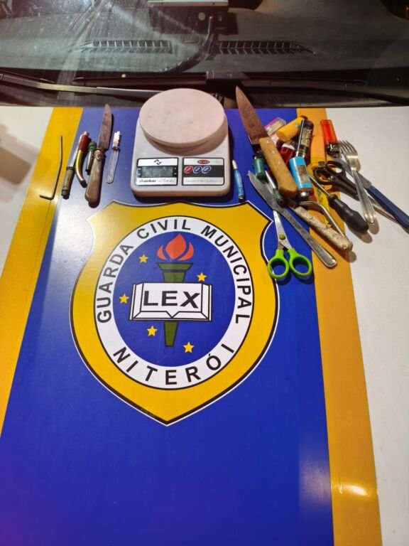 Uma equipe da Guarda Municipal de Niterói evitou um furto em uma loja do Centro de Niterói, na madrugada desta terça-feira (17).