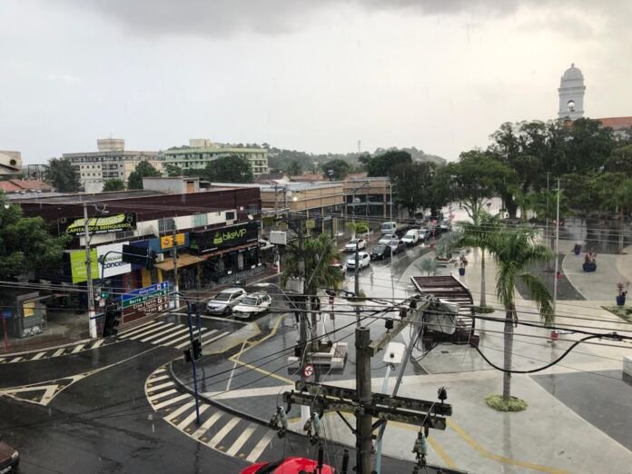 Ontem, 12 de junho, foi Dia dos Namorados. Para presentear os casais, o frio chegou com força em Maricá, fazendo das últimas horas — até o fechamento desta matéria — o dia mais frio do ano no município.