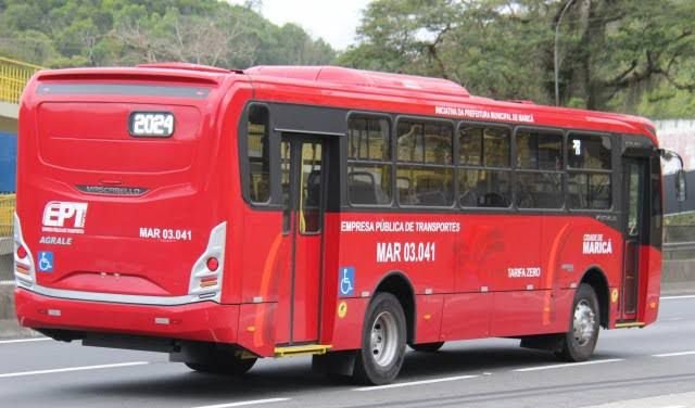 Uma tentativa de assalto dentro de um ônibus da EPT, ocorrida na última quarta-feira, 4 de junho, na Rodovia Amaral Peixoto (RJ-106), mais precisamente na altura do bairro Parque Nanci, causou revolta nos passageiros
