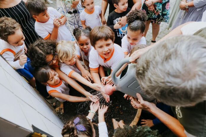 Na Semana do Meio Ambiente, a Prefeitura de Niterói lançou o programa Recriar: uma política pública que coloca a natureza no centro do processo educativo na Educação Infantil do município.