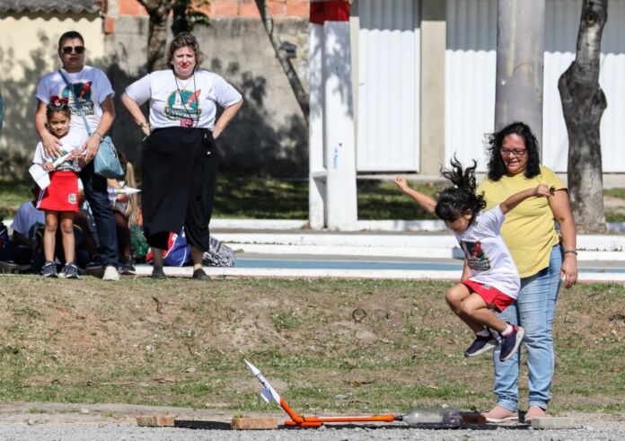 A Prefeitura de Maricá, por meio da Secretaria de Educação, promove o 5º Campeonato Maricaense de Foguetes (CAMF).