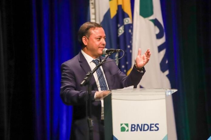 O prefeito de Niterói, Rodrigo Neves, participou nesta terça-feira (17), no BNDES, no Centro do Rio, do evento “Diálogos para a Construção da Estratégia Brasil 2025-2050”