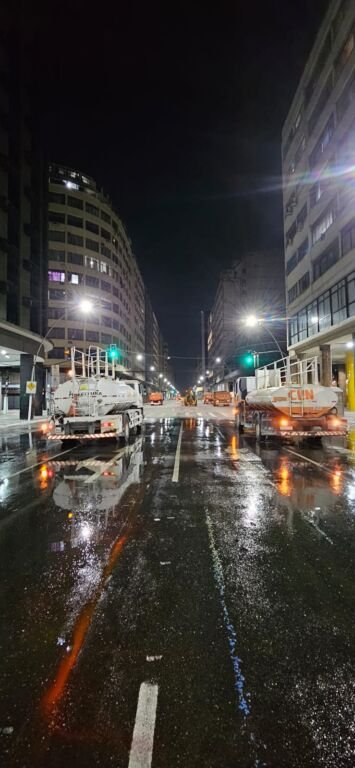 WhatsApp Image 2025-06-19 at 20.37.13 Em apoio às celebrações do feriado de Corpus Christi, nesta quinta-feira (19), a Companhia de Limpeza de Niterói (Clin) executou uma operação especial para garantir a conservação da Avenida Amaral Peixoto