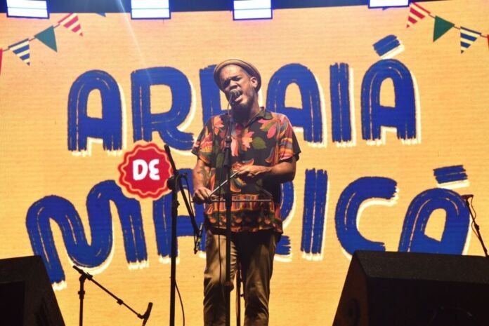 WhatsApp Image 2025-06-20 at 00.47.34 O Arraiá de Maricá 2025 começou nesta quinta-feira (19/06) com uma noite de muita animação, música e celebração das tradições juninas no espaço de eventos da Rua João Saldanha, na Barra de Maricá.