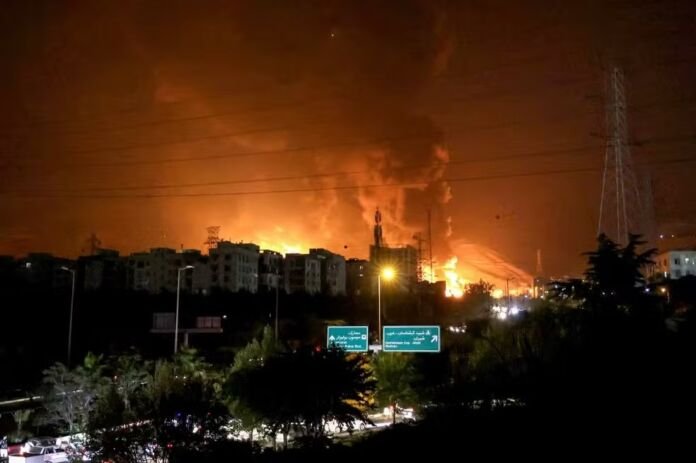 Os Estados Unidos lançaram um ataque militar contra o Irã na noite de sábado, 21 de junho de 2025 (horário de Brasília), marcando uma escalada significativa no já tenso conflito entre Israel e Irã.