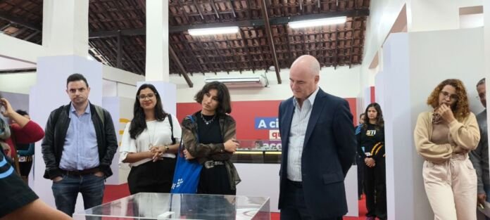 WhatsApp Image 2025-06-24 at 12.32.39 (1) A Prefeitura de Maricá, por meio da Secretaria de Cultura e das Utopias, recebeu, na manhã desta terça-feira (24/06), a visita do adido audiovisual da Embaixada da França no Brasil, Nicolas Piccato.