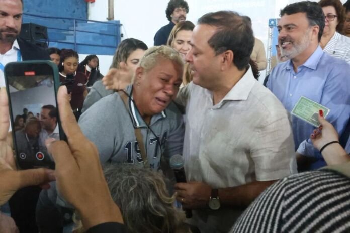 A Prefeitura de Niterói realizou, nesta quinta-feira (26), no Clube Canto do Rio, o sorteio das 540 unidades habitacionais do Jardim das Paineiras, empreendimento do programa Minha Casa Minha Vida que está em fase final de construção, no Badu, em Pendotiba.