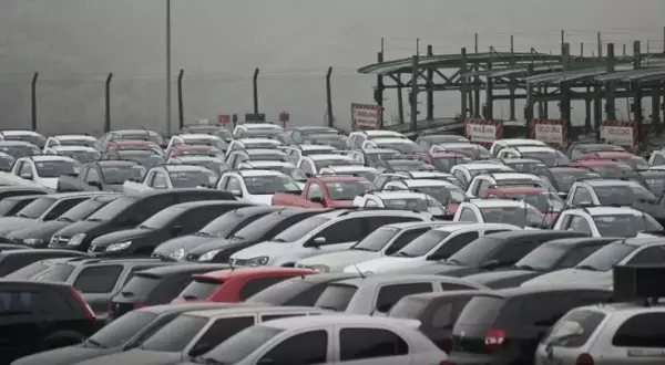 A Comissão de Constituição e Justiça (CCJ) da Assembleia Legislativa do Rio (Alerj) deu sinal verde para que a alíquota diferenciada do Imposto sobre a Propriedade de Veículos Automotores (IPVA) seja estendida de três para cinco anos para veículos de locadoras no Estado do Rio de Janeiro.