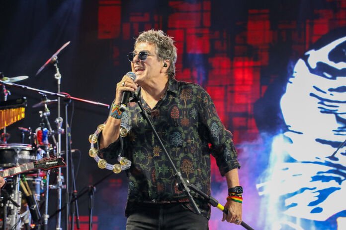 Seguido pela apresentação eletrizante da banda Blitz, que celebrou mais de 40 anos de carreira em grande estilo.