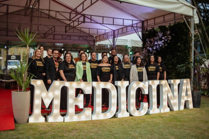 O depoimento é da agora médica Ana Carolina Kuntz, de 29 anos, bolsista do Programa Passaporte Universitário, da Prefeitura de Maricá