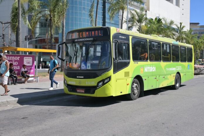 Na prática, os passageiros que utilizam o Bilhete Único Municipal (mais de 90% do total de usuários dos ônibus) continuarão a pagar R$ 4,45, valor mantido sem alteração pela Prefeitura por meio de subsídio tarifário.